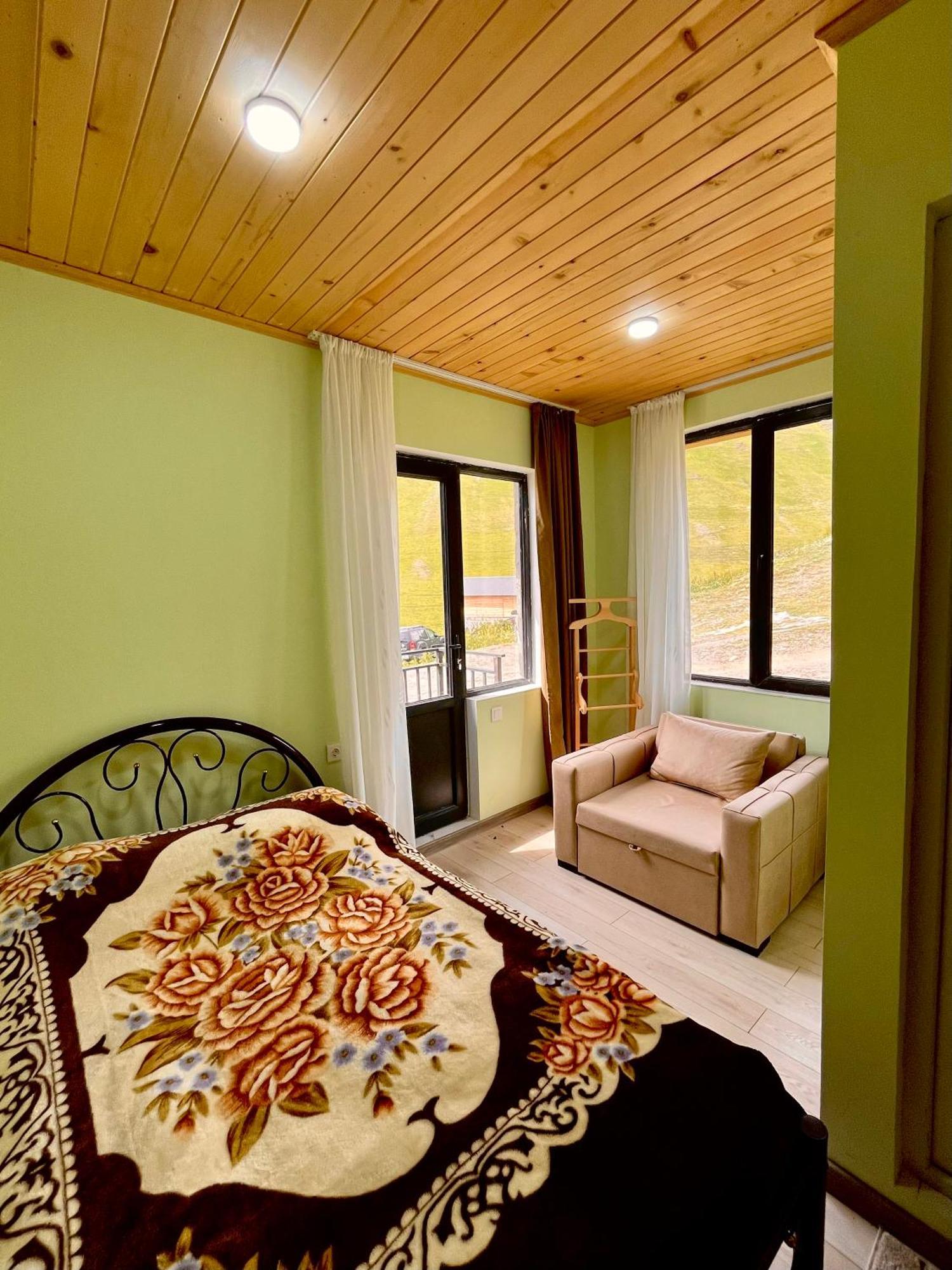 Gamarjoba Guest And Art House Hotel Usguli Kültér fotó