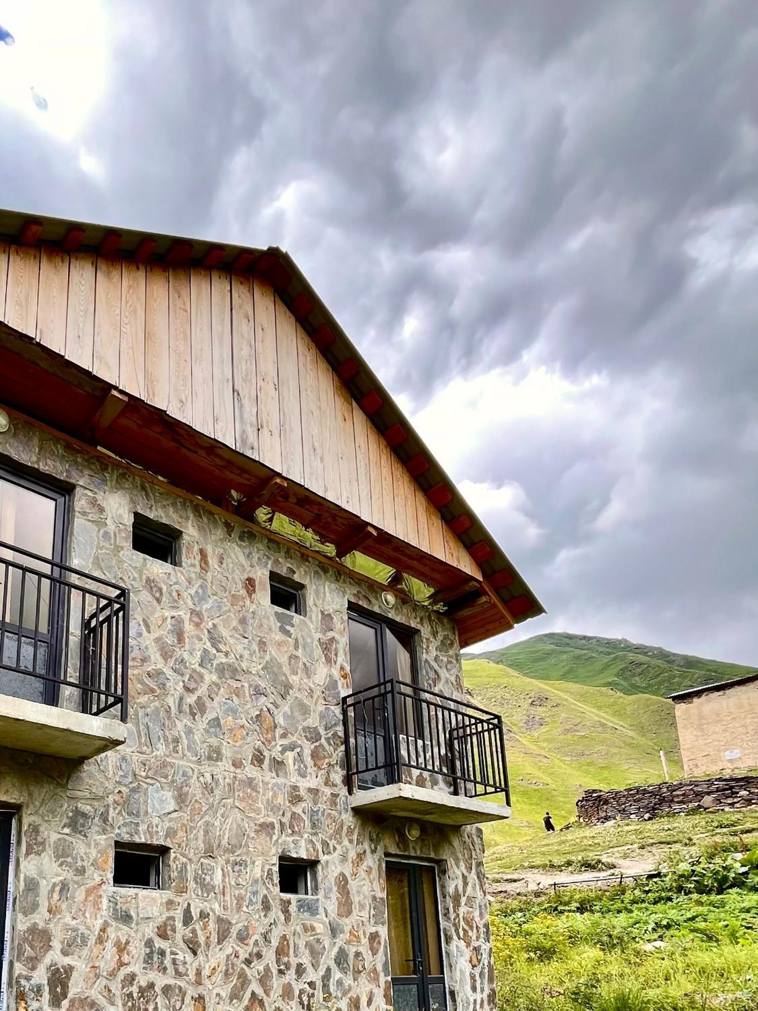 Gamarjoba Guest And Art House Hotel Usguli Kültér fotó