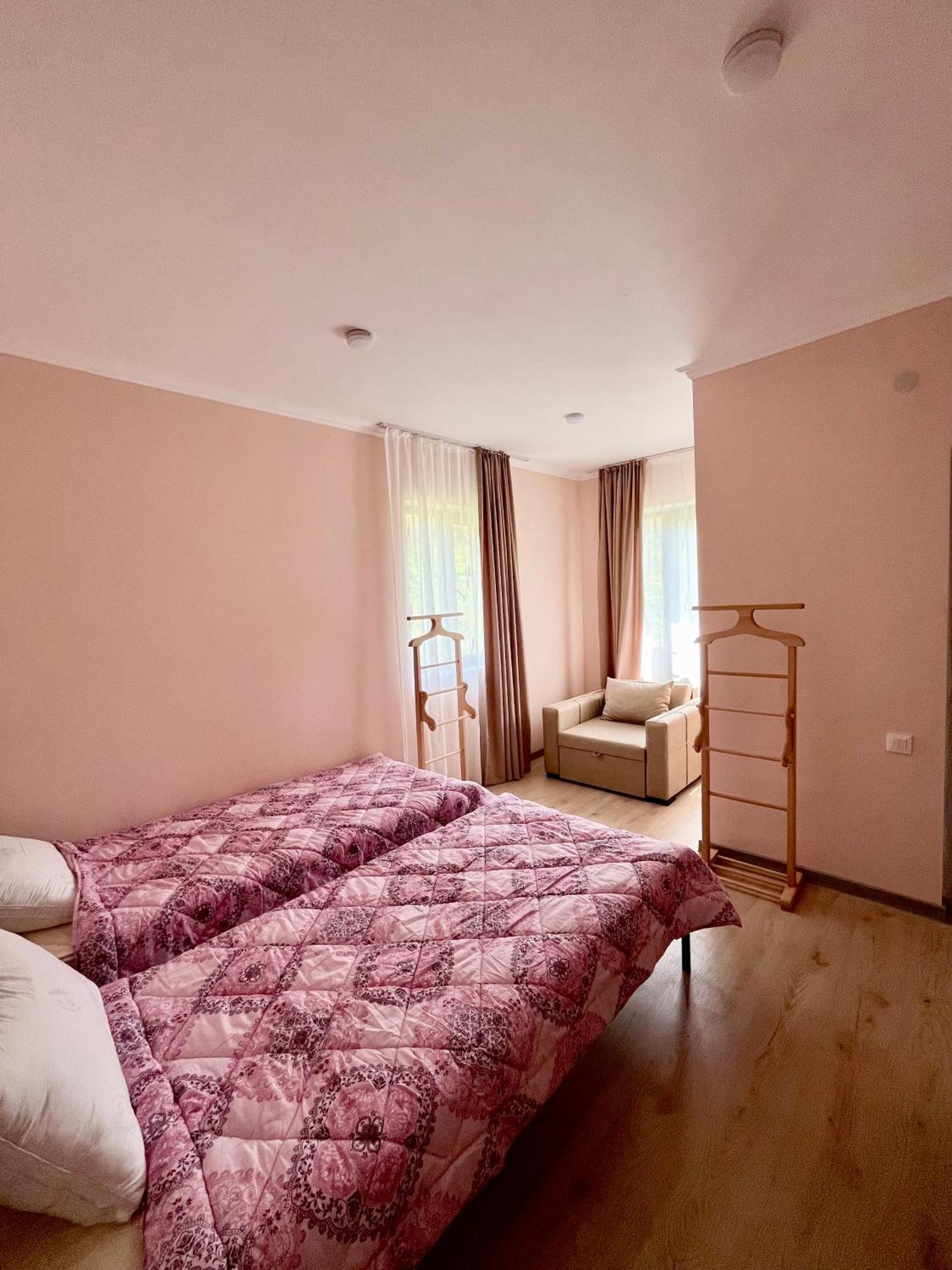Gamarjoba Guest And Art House Hotel Usguli Kültér fotó
